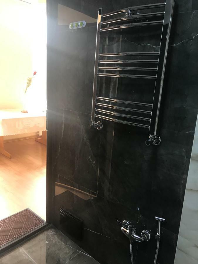 Beaming_House Hotel Şǝki Екстериор снимка